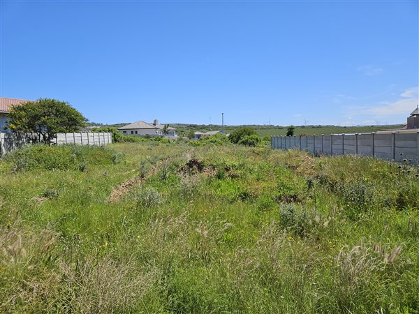 700 m² Land