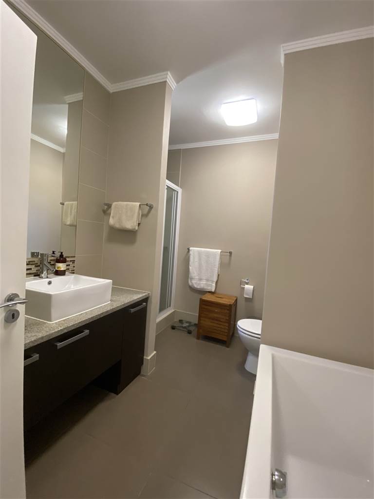 2 Bed Apartment in Simons Town photo number 15