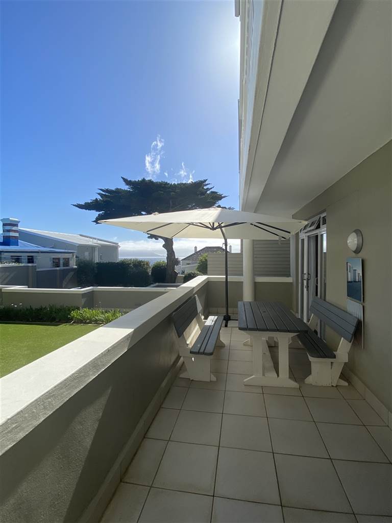 2 Bed Apartment in Simons Town photo number 1
