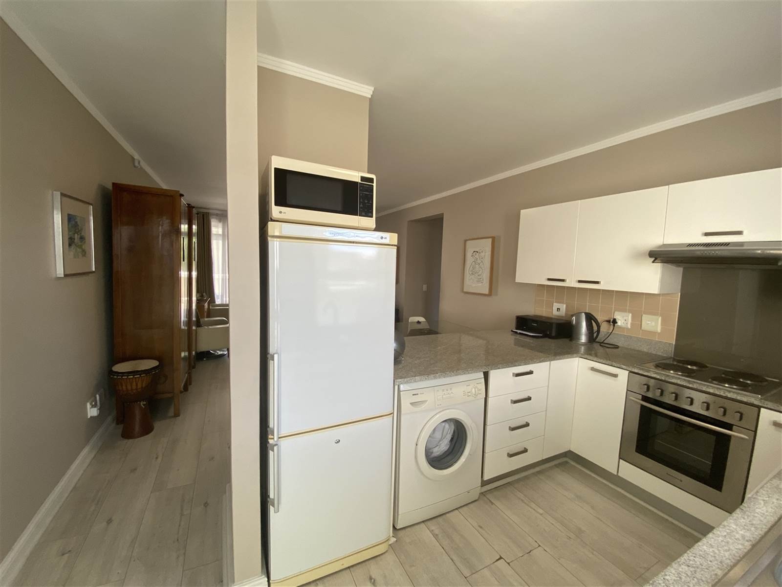 2 Bed Apartment in Simons Town photo number 5