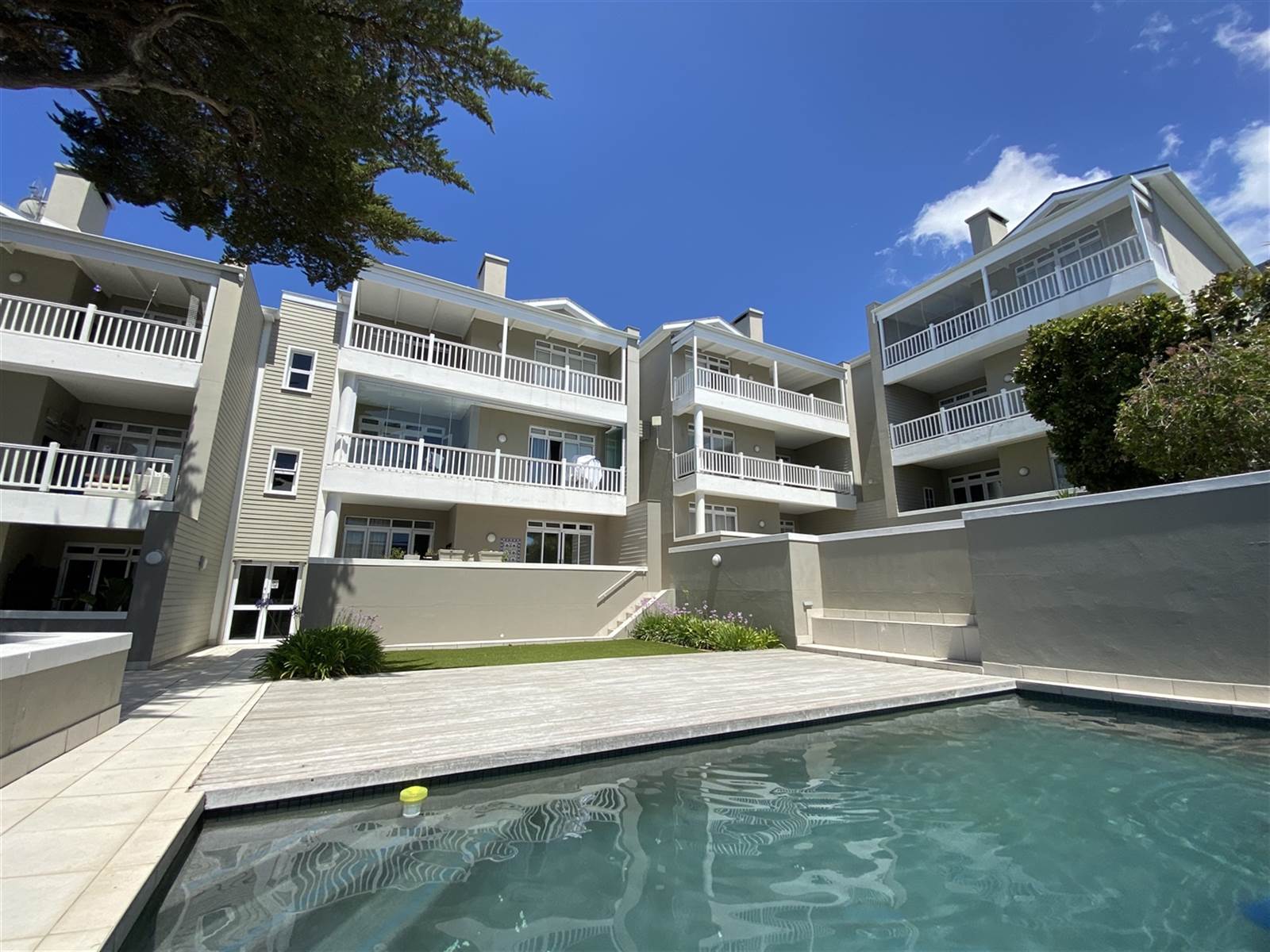 2 Bed Apartment in Simons Town photo number 14