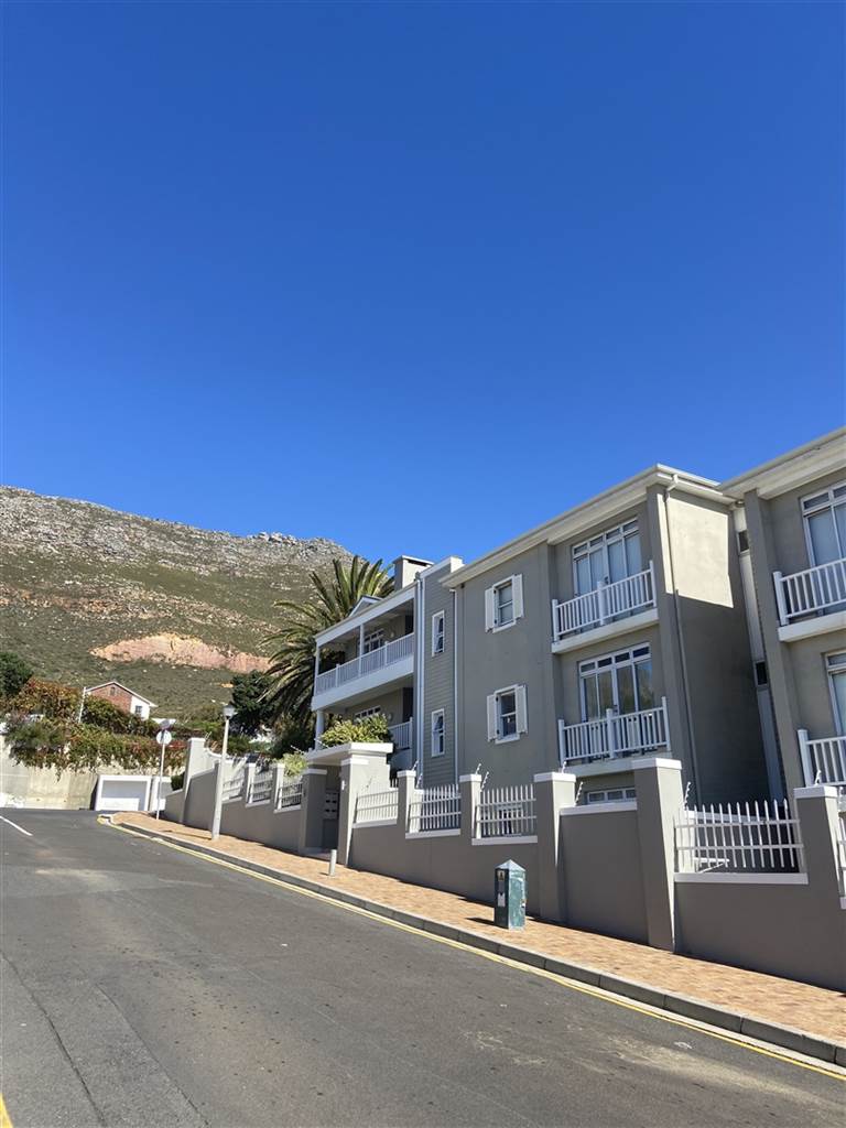 2 Bed Apartment in Simons Town photo number 22