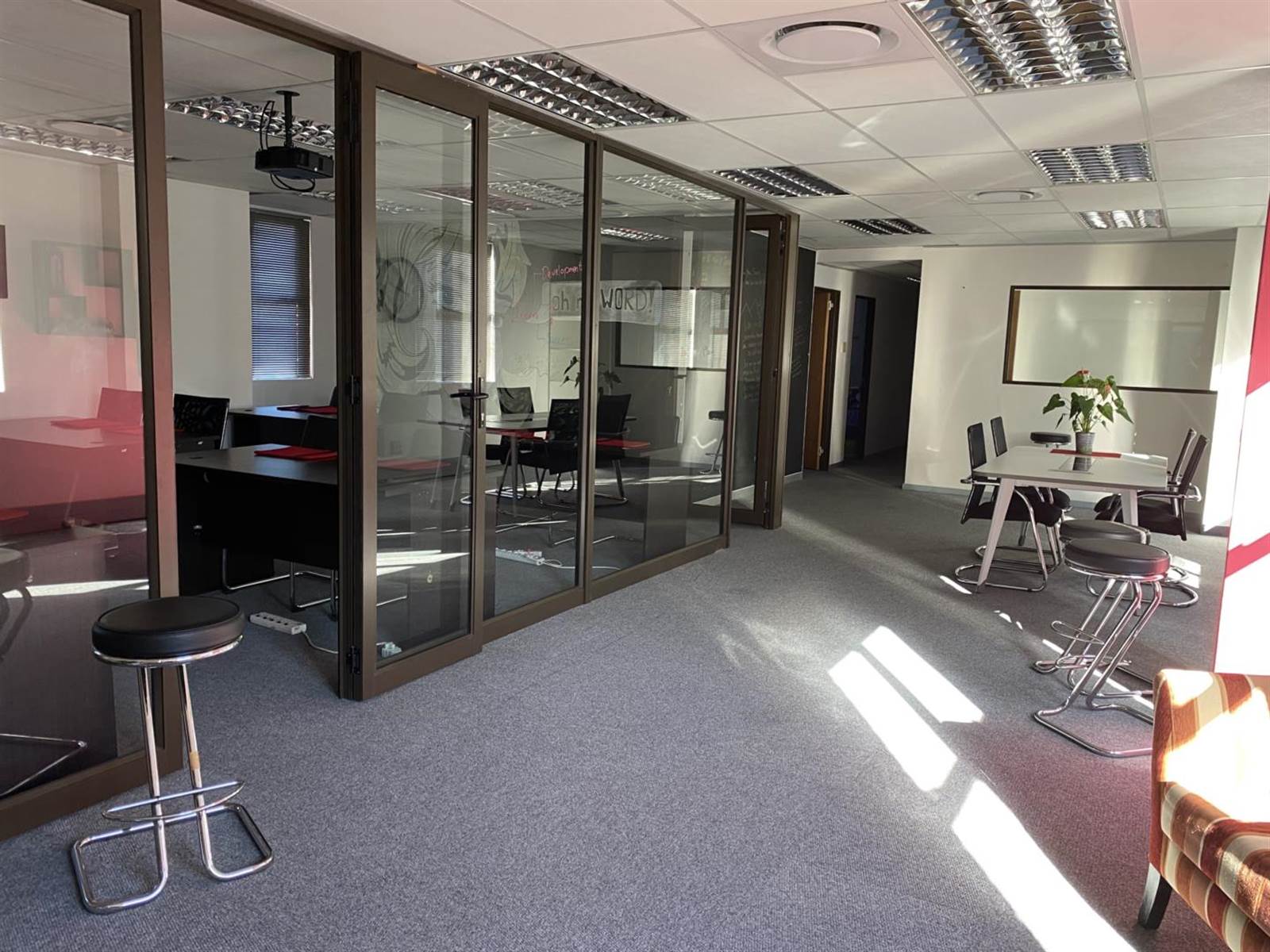 222  m² Office Space in Route 21 Business Park photo number 4