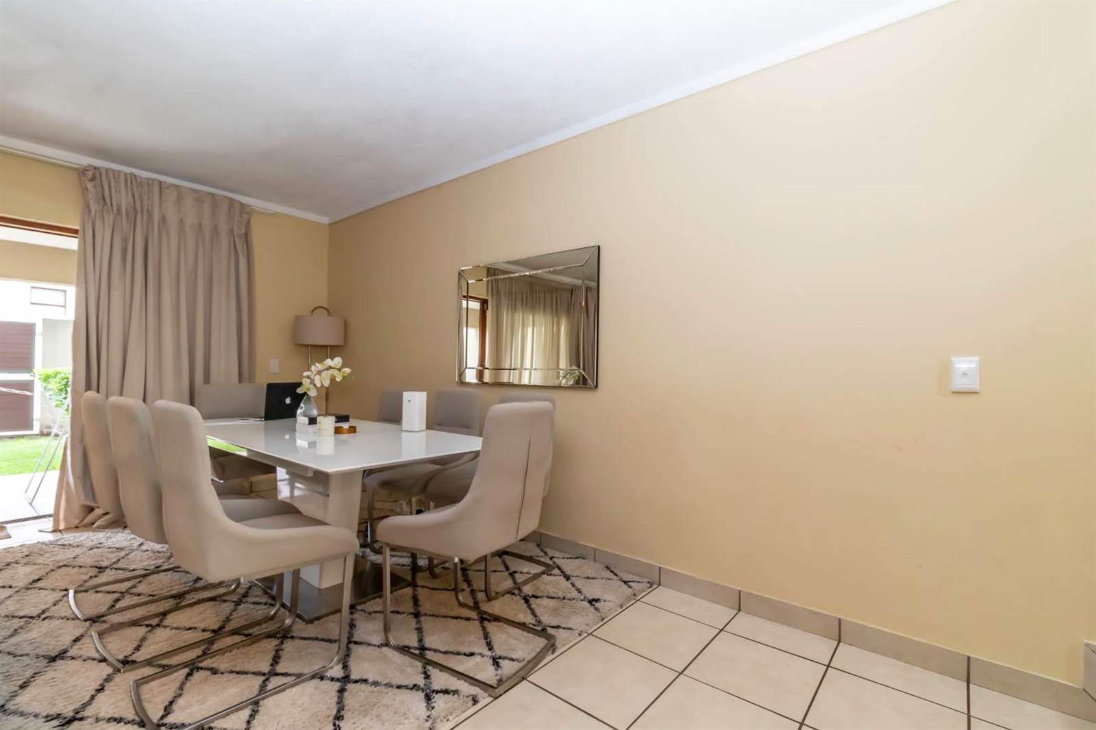 2 Bed Townhouse in Fourways photo number 8