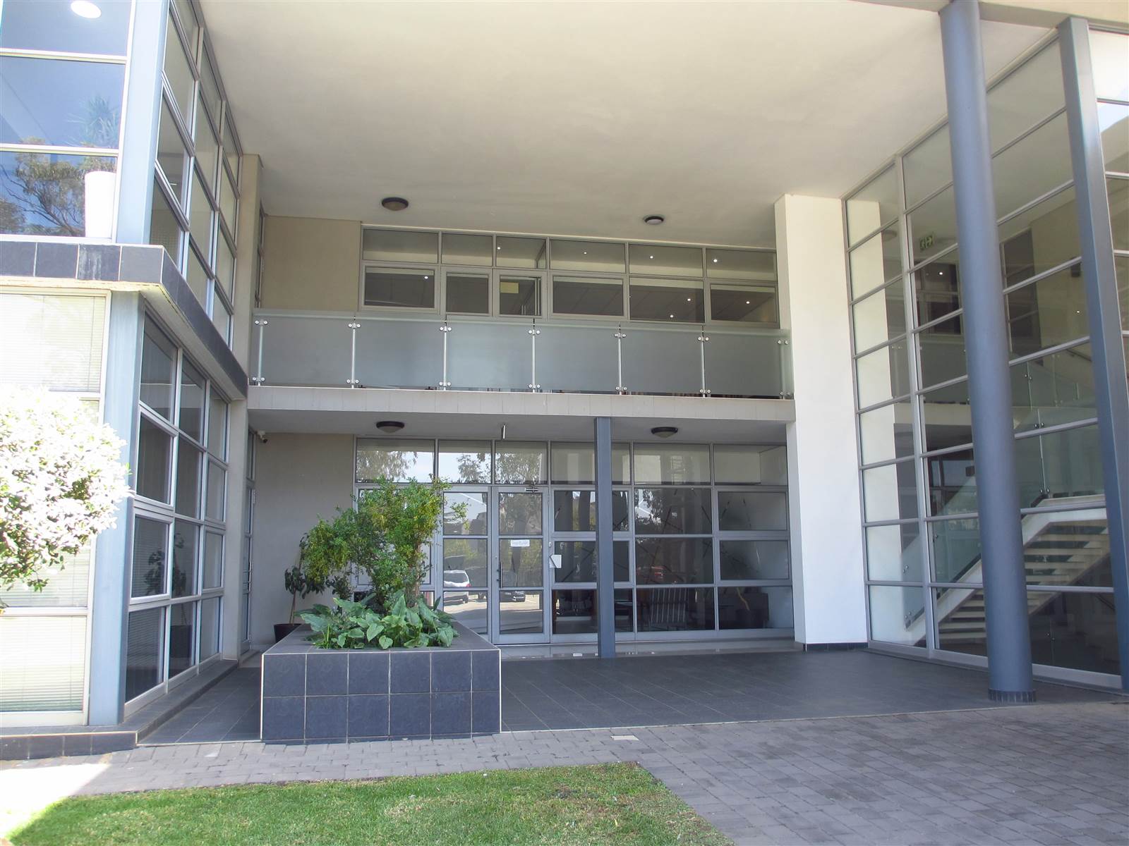 998  m² Commercial space in Fourways Gardens photo number 1