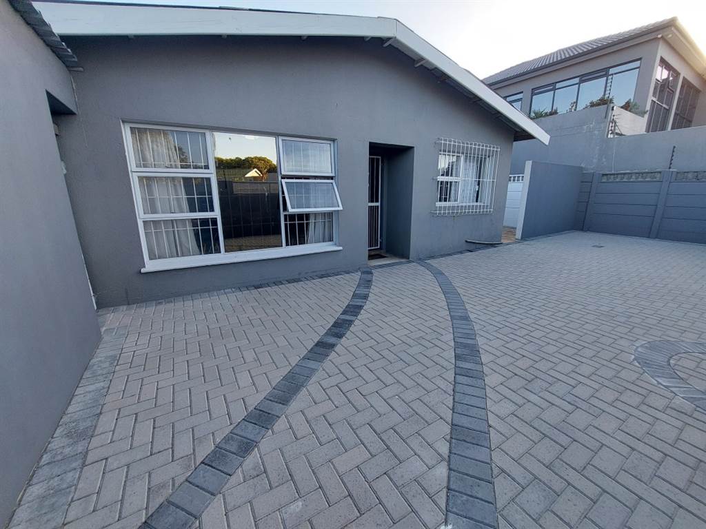 4 Bed House in Milnerton photo number 26