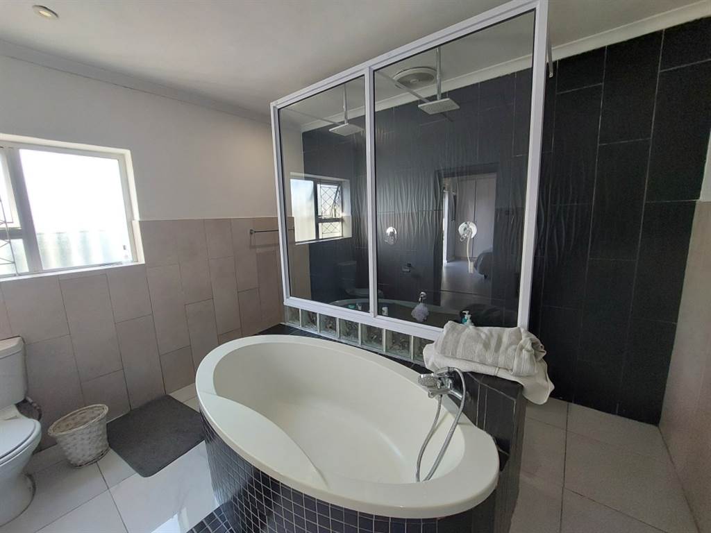 4 Bed House in Milnerton photo number 13
