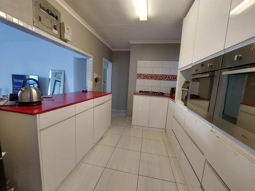4 Bed House in Milnerton photo number 6