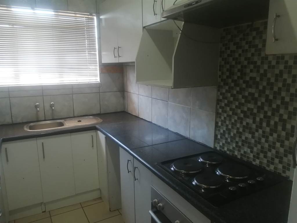 3 Bed Apartment in Benoni Central photo number 17