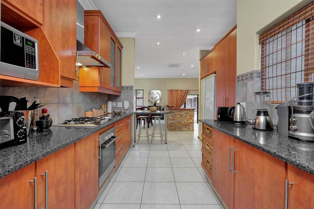 3 Bed Cluster in Rivonia photo number 5