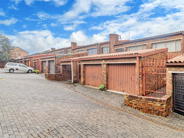 3 Bedroom Townhouse 3 Bedroom Townhouse