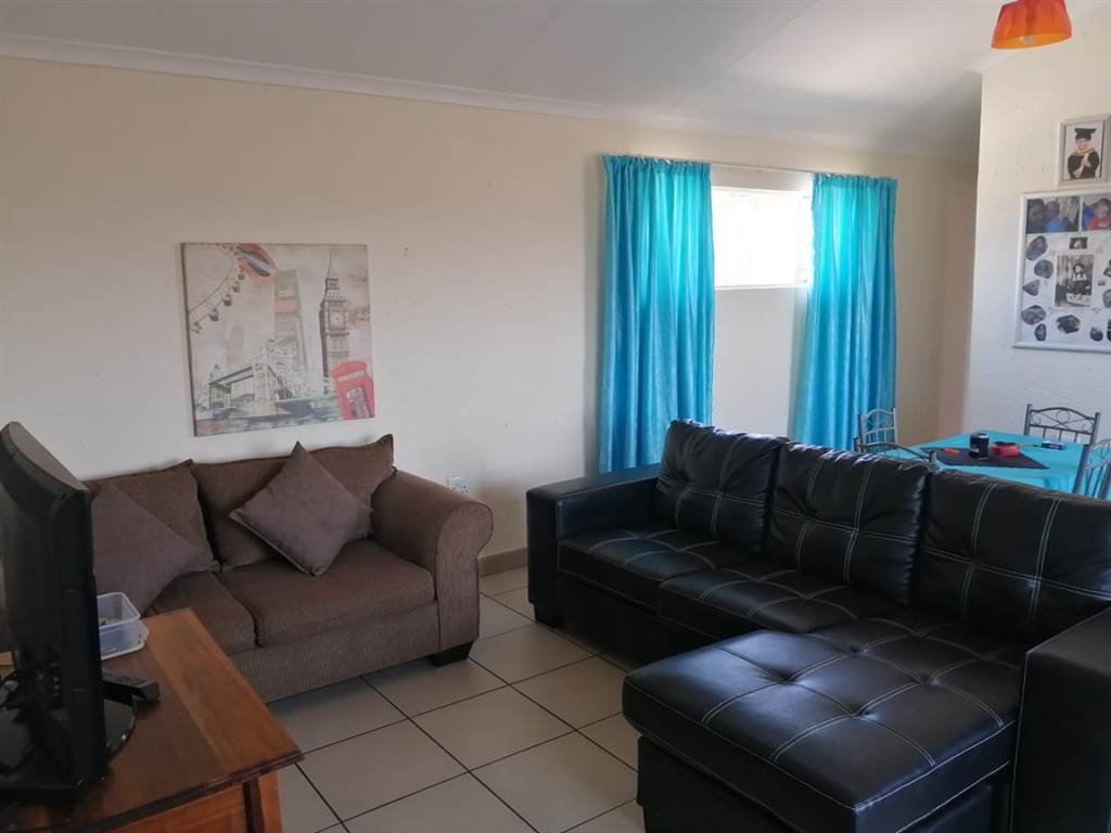 3 Bed Apartment in Secunda photo number 12