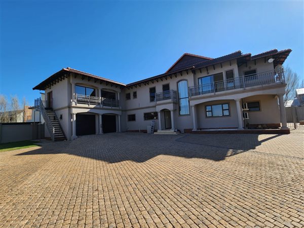 5 Bed House in Tuscany Ridge