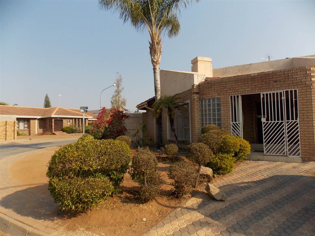 4 Bedroom House 4 Bedroom House