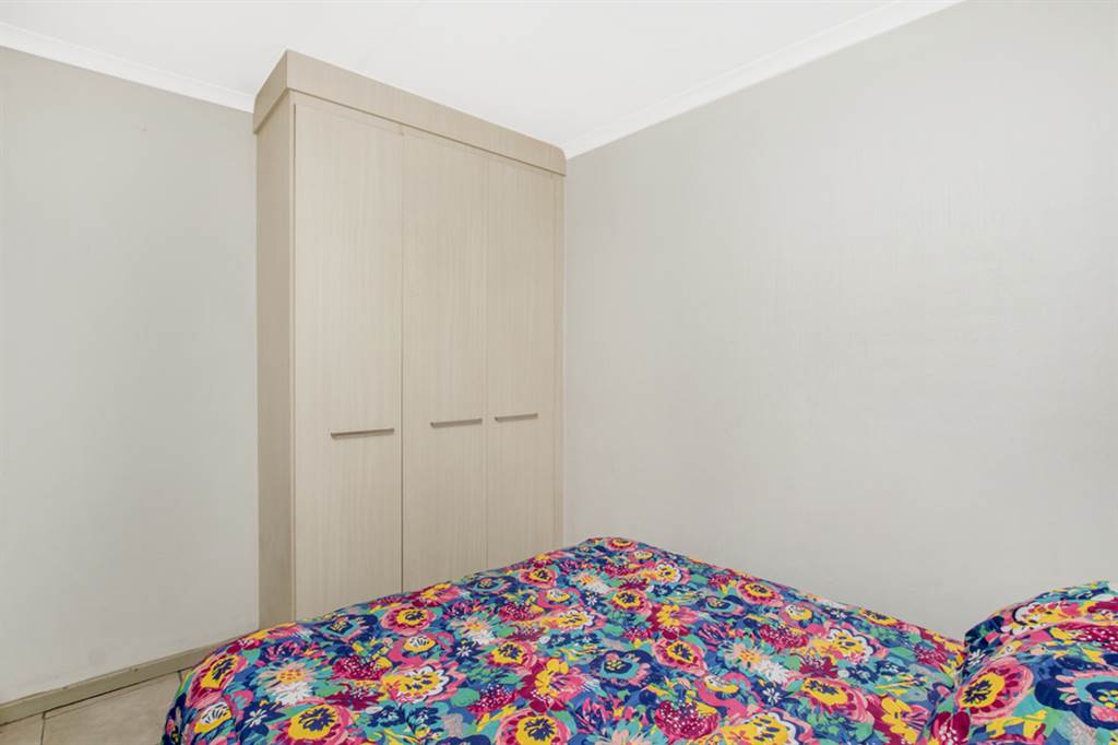 2 Bed Apartment in Beverley photo number 8