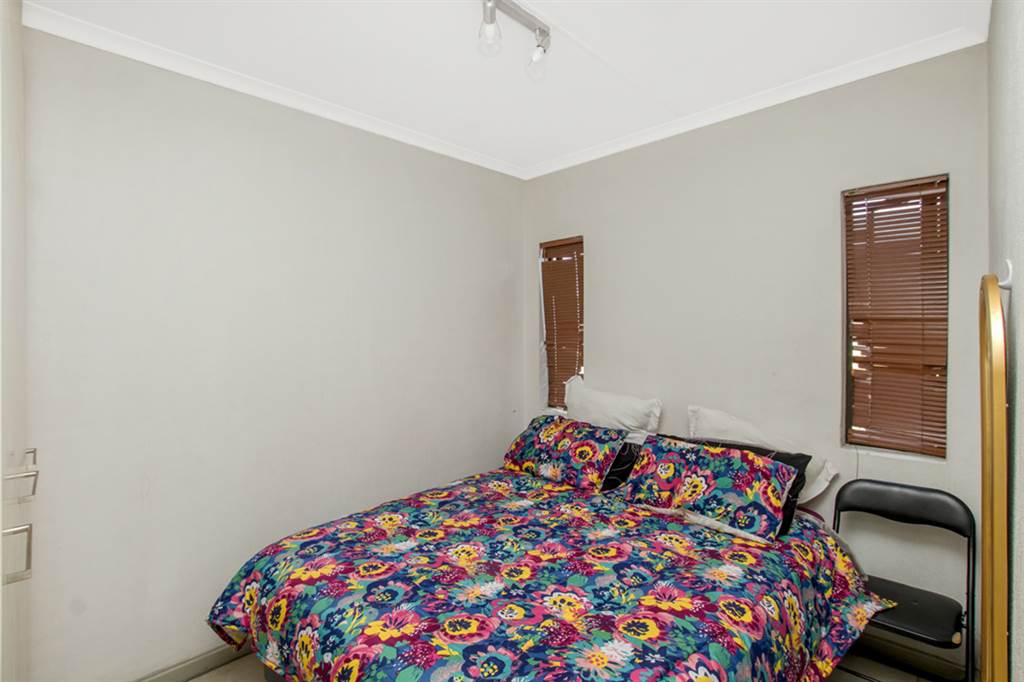 2 Bed Apartment in Beverley photo number 20