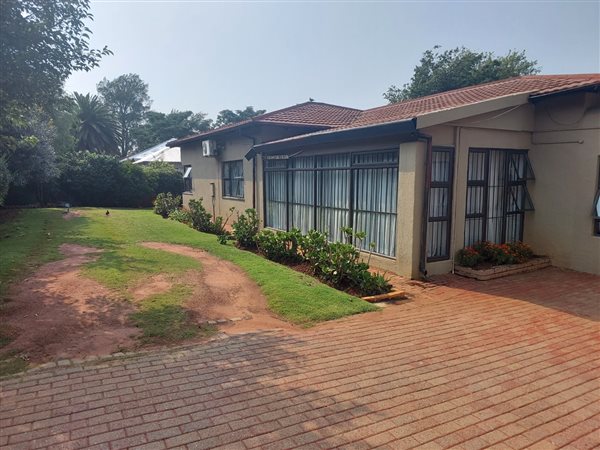 4 Bedroom House 4 Bedroom House