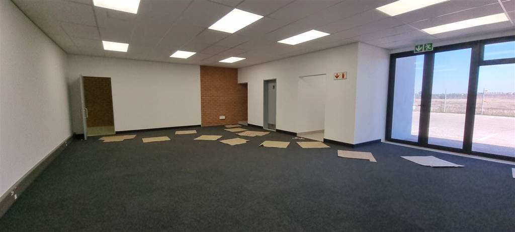 1315  m² Industrial space in Olifantsfontein photo number 2