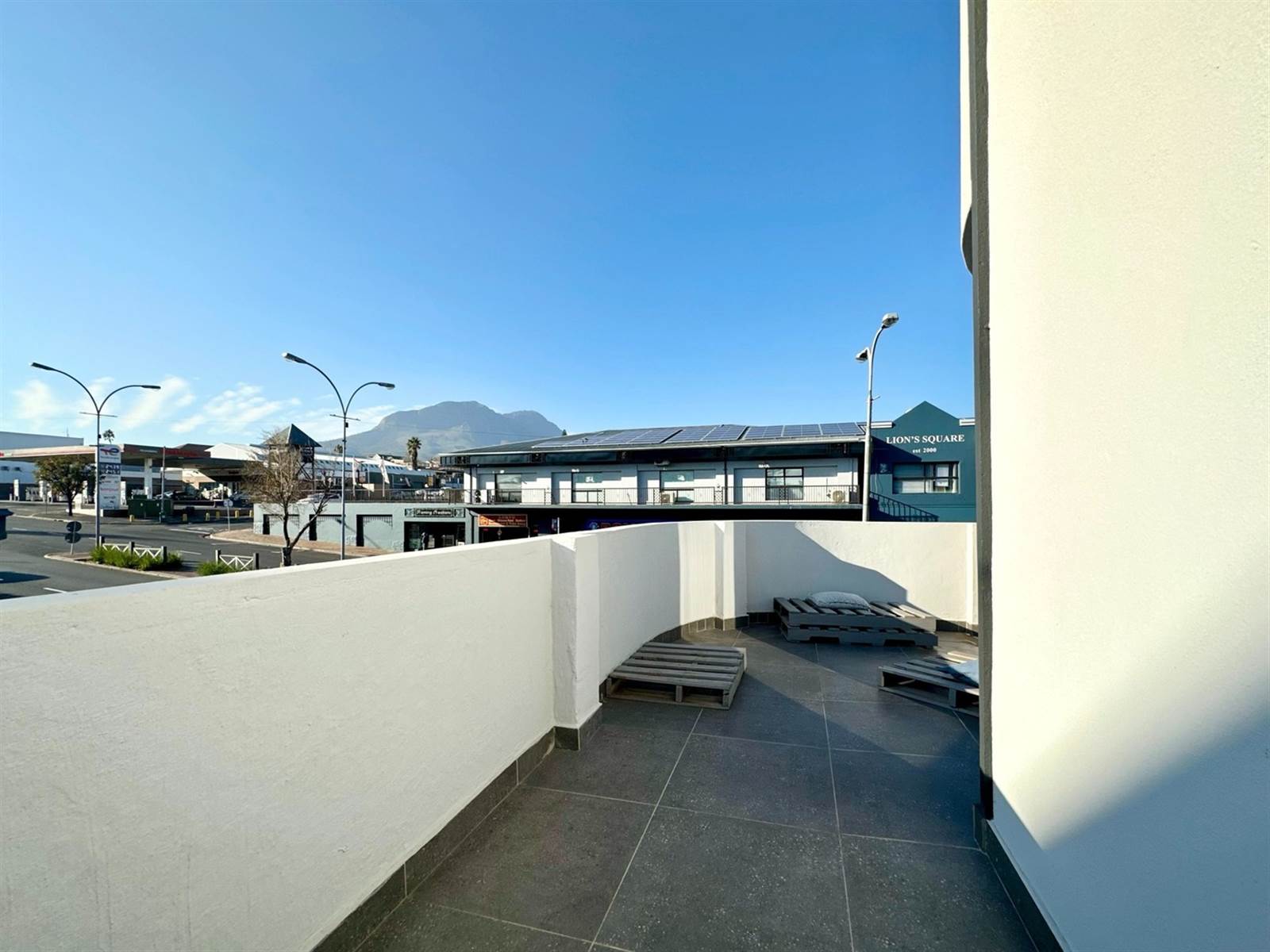 1 Bed Apartment in Somerset West Central photo number 17