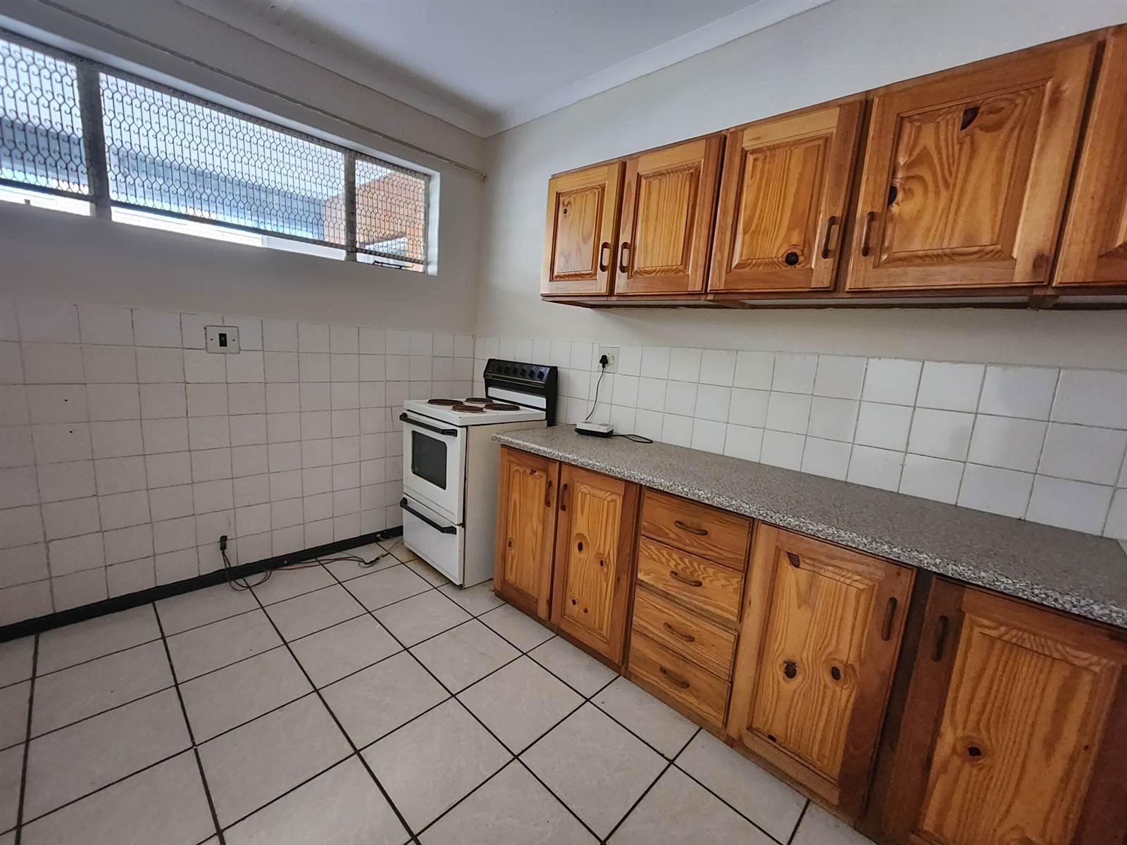 2 Bed Apartment in Louis Trichardt photo number 4