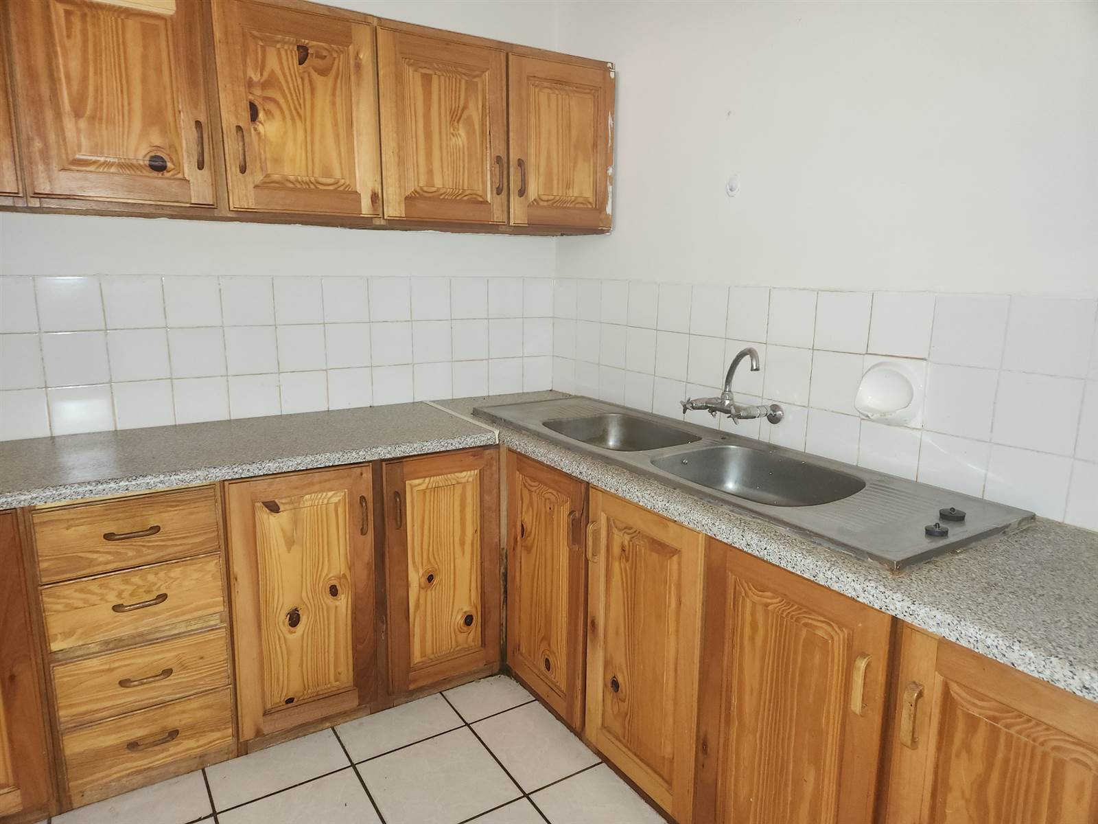 2 Bed Apartment in Louis Trichardt photo number 6