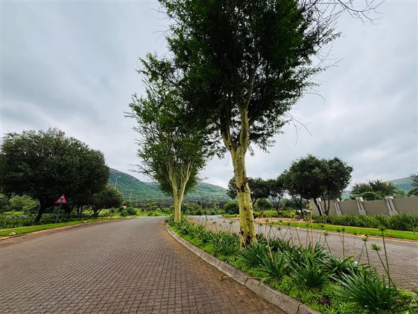 1 083 m² Land