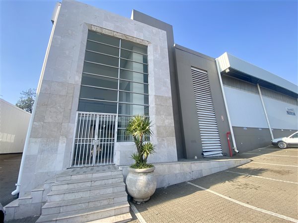 359  m² Commercial space