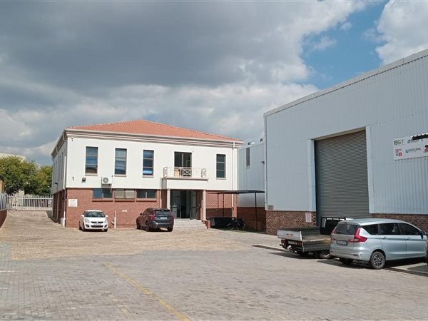 1 600  m² Industrial space