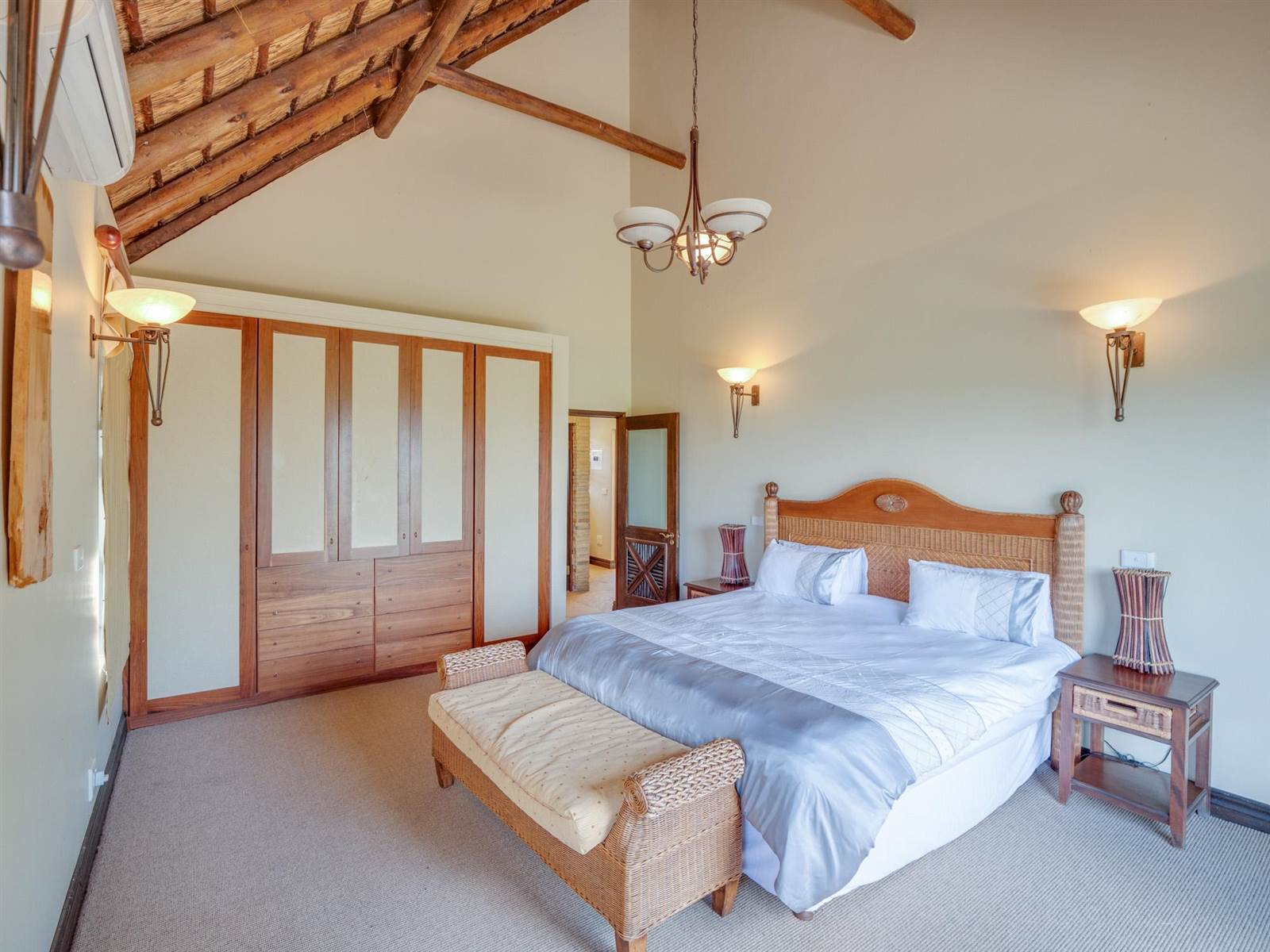 6.5 Bed House in Zebula Golf Estate photo number 7