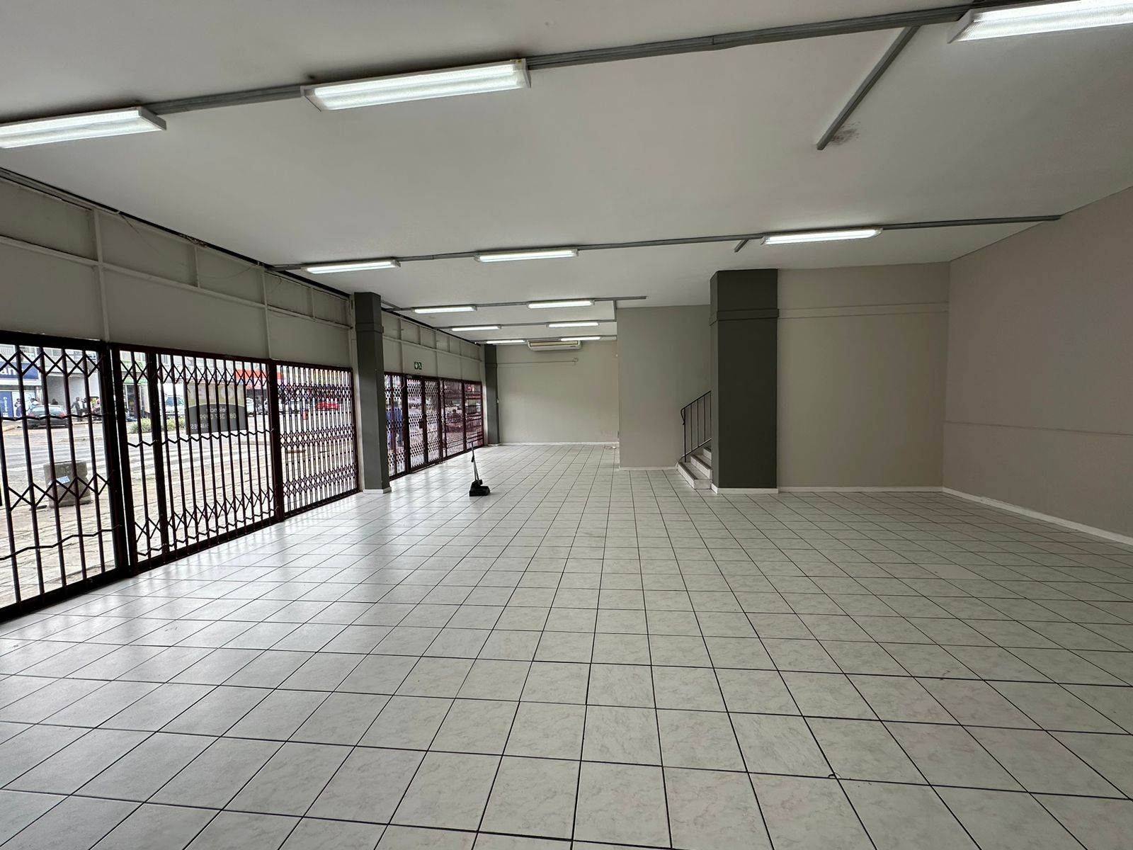 832  m² Commercial space in Alberton photo number 3
