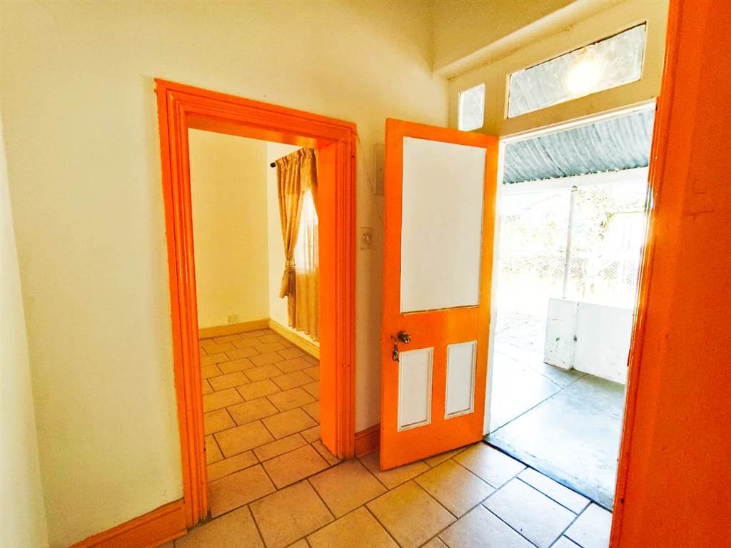 3 Bed House in Ladismith photo number 3