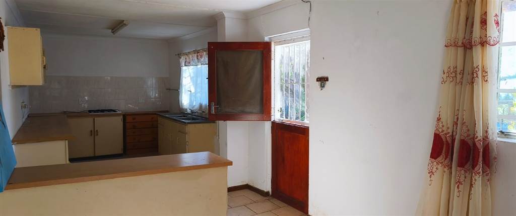 3 Bed House in Ladismith photo number 6