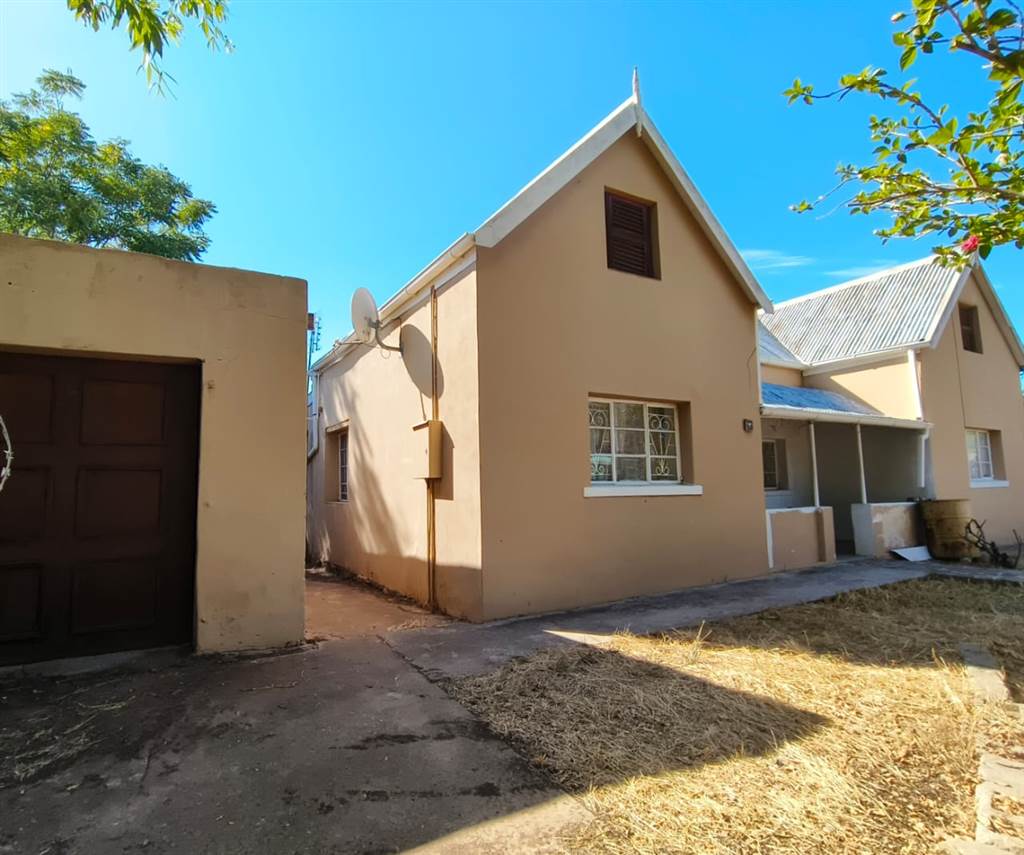 3 Bed House in Ladismith photo number 2