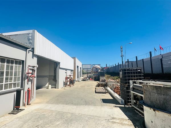 1 700  m² Industrial space