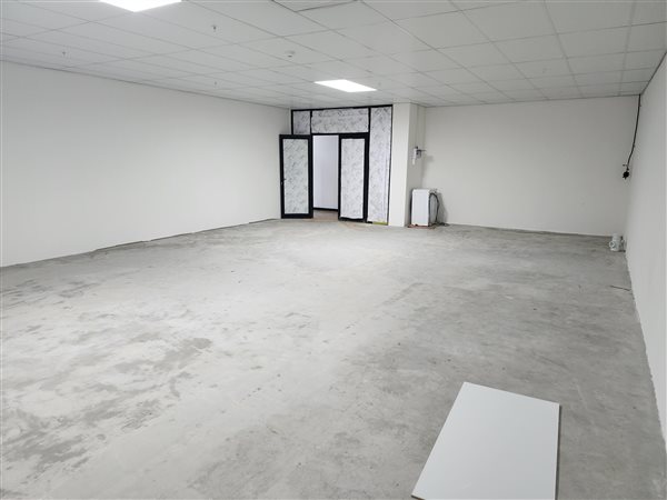 34  m² Commercial space