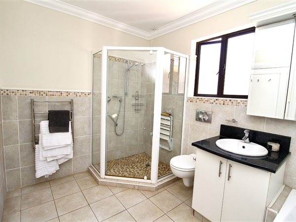 2 Bed Apartment in Bothas Hill photo number 13