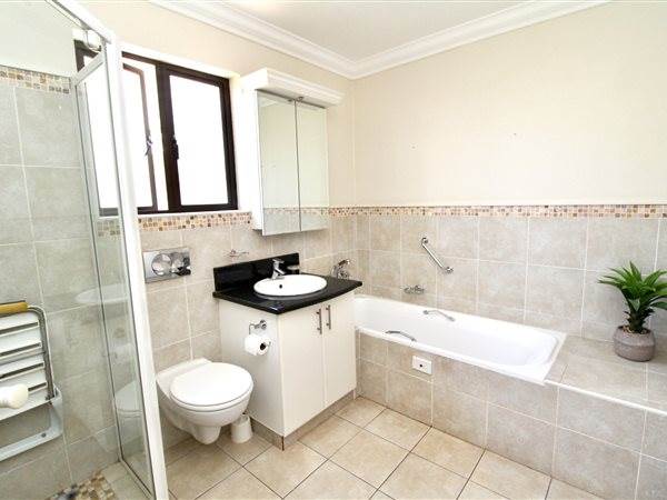 2 Bed Apartment in Bothas Hill photo number 12