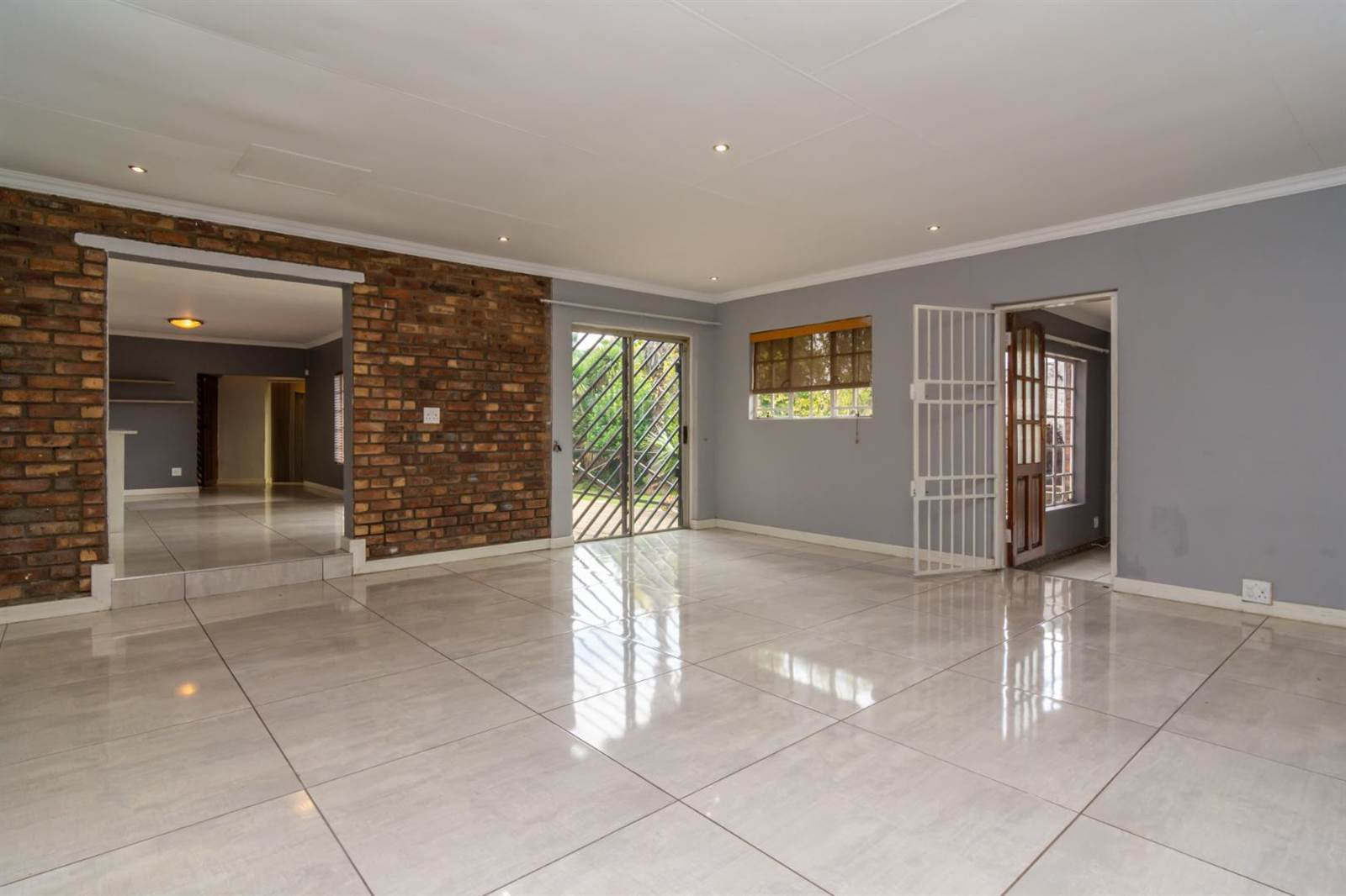 4 Bed House in Radiokop photo number 25