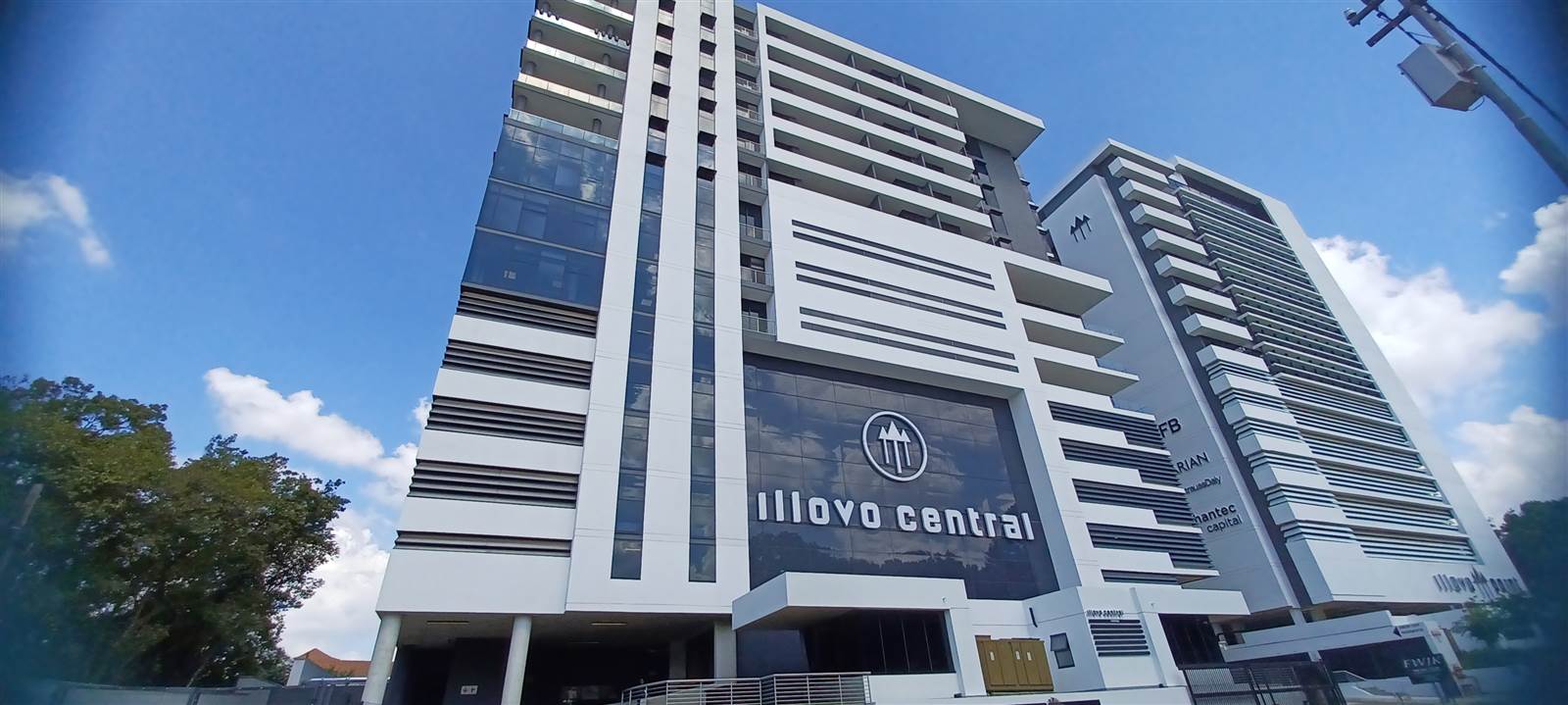 408  m² Commercial space in Illovo photo number 1