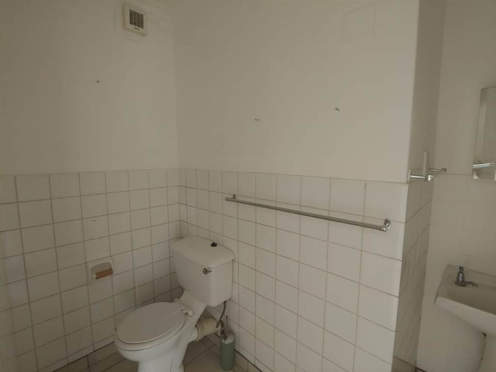 2 Bed Apartment in Ferndale photo number 10