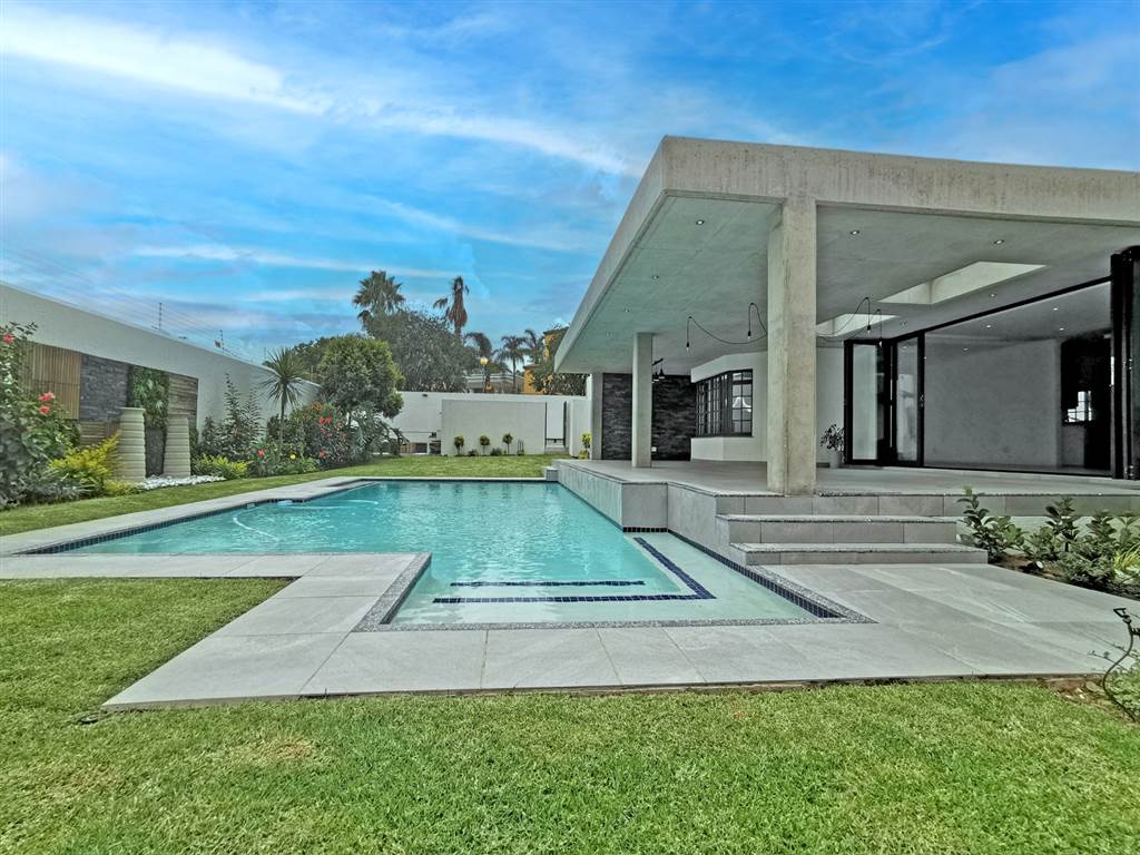 5 Bedroom House 5 Bedroom House