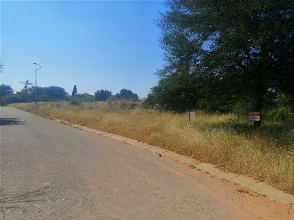 9554 m² Land available in Flimieda