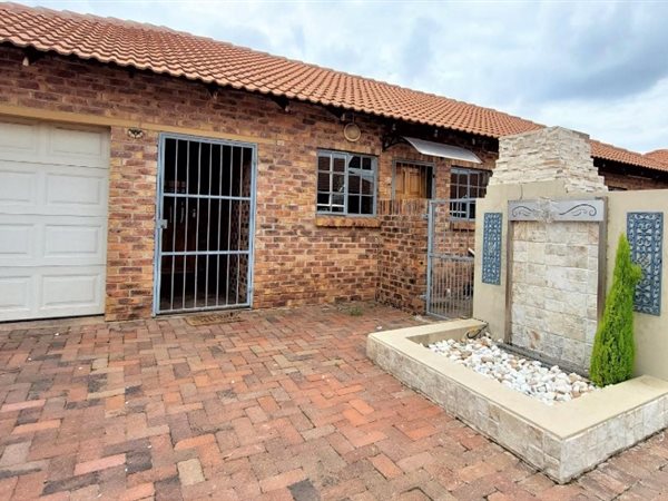 3 Bedroom Townhouse 3 Bedroom Townhouse