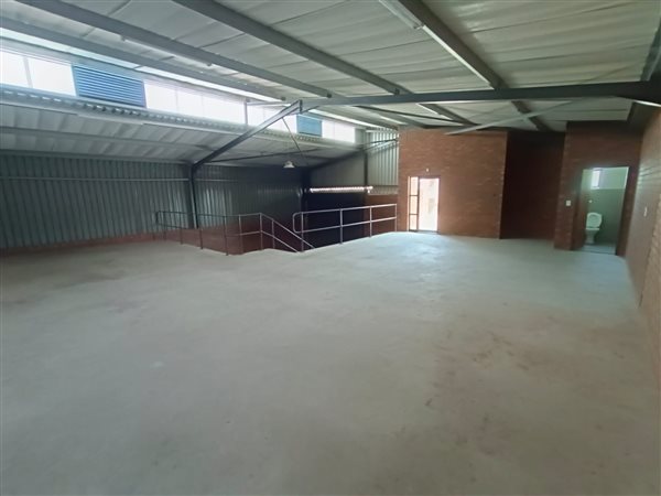 595  m² Industrial space