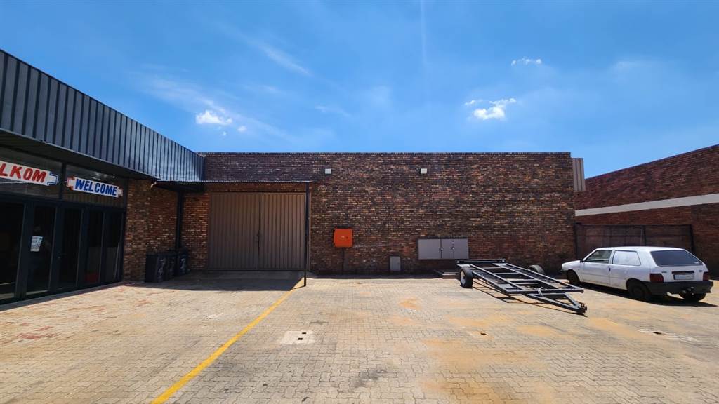 350  m² Industrial space in Pretoria North photo number 1