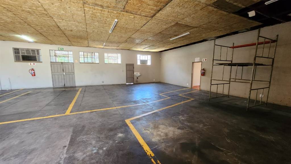 350  m² Industrial space in Pretoria North photo number 7