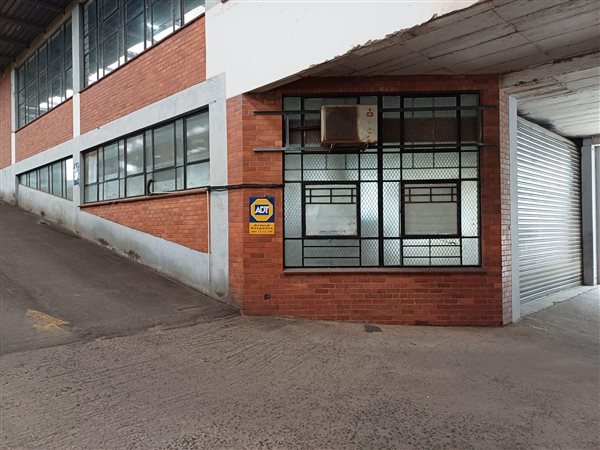 425  m² Industrial space