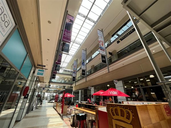 212  m² Commercial space in Fourways