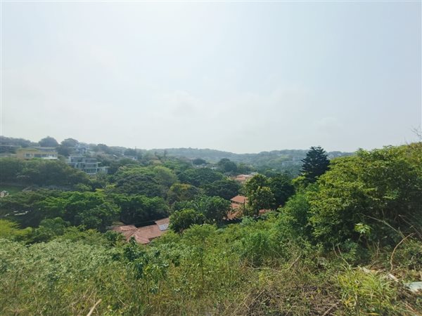 1 025 m² Land