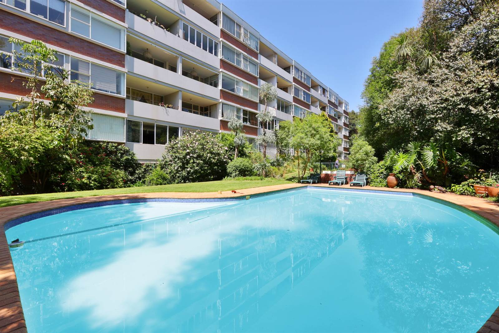 2 Bed Apartment in Illovo photo number 18